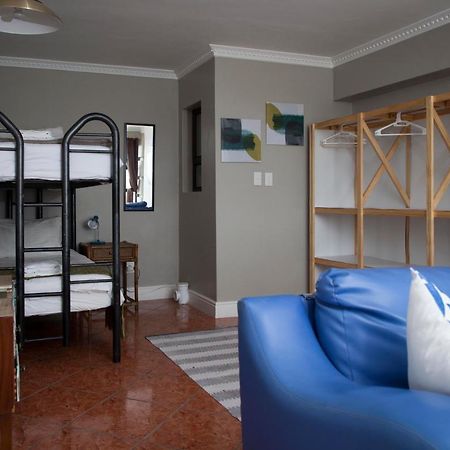 Fly Me To The Moon Guesthouse Mosselbaai Buitenkant foto