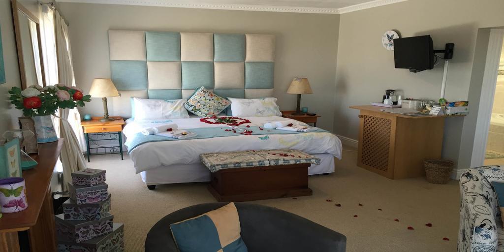 Fly Me To The Moon Guesthouse Mosselbaai Buitenkant foto