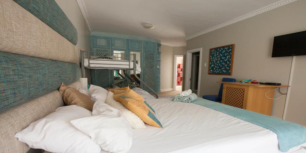 Fly Me To The Moon Guesthouse Mosselbaai Buitenkant foto