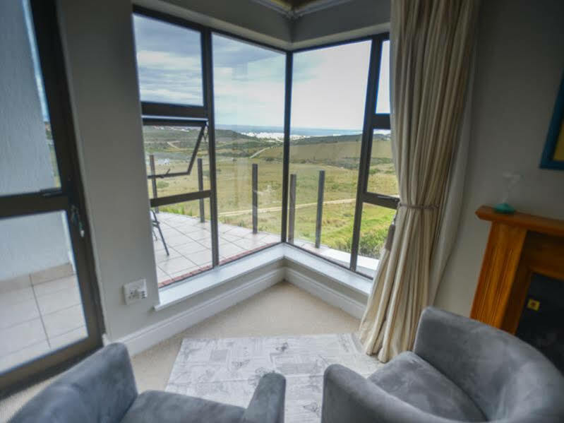 Fly Me To The Moon Guesthouse Mosselbaai Buitenkant foto