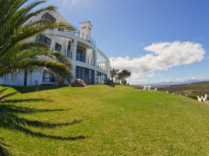 Fly Me To The Moon Guesthouse Mosselbaai Buitenkant foto
